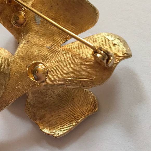 BSK Flower Pin Micro Rhinestones Vintage Delicate - Picture 4 of 4